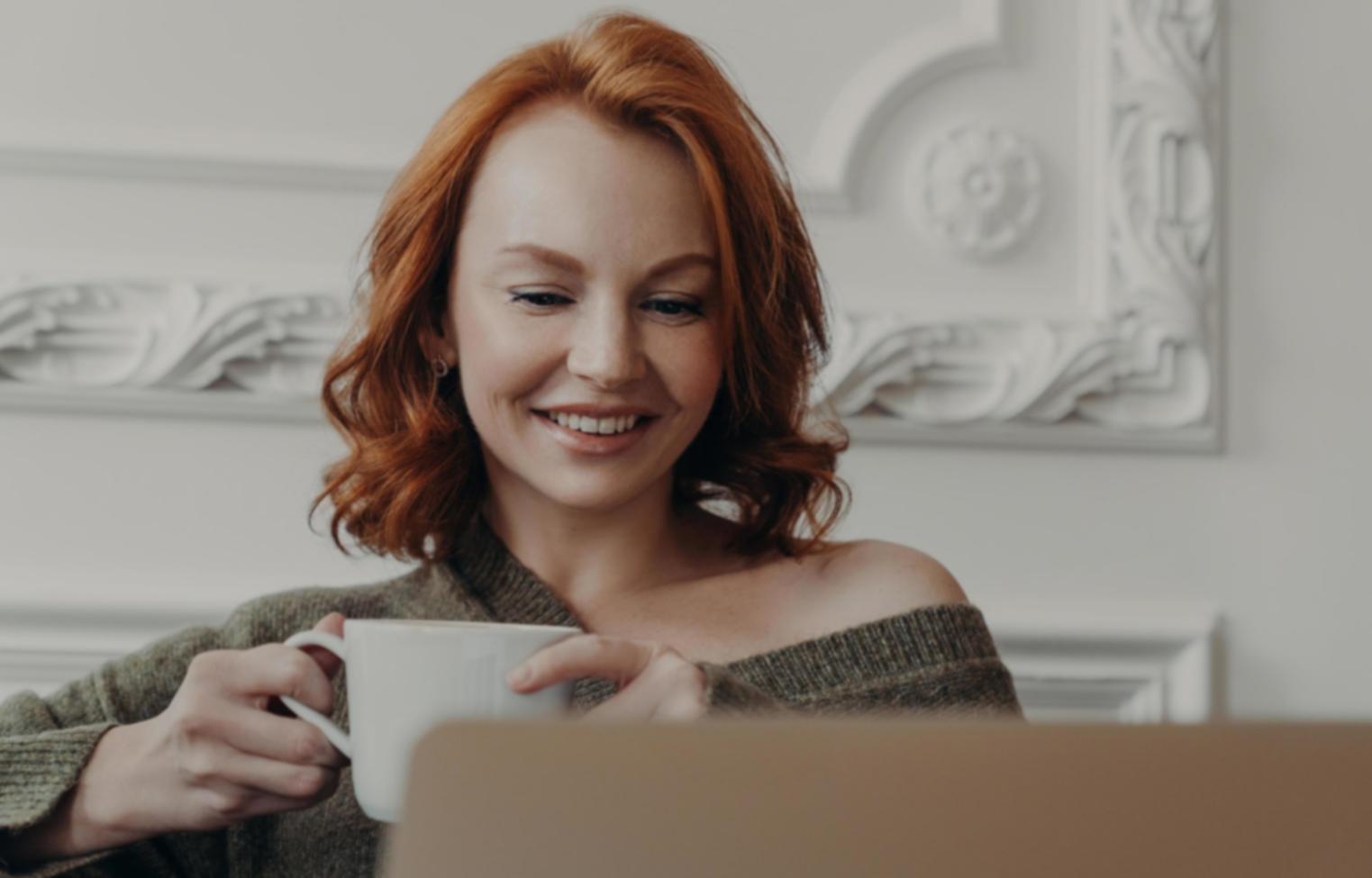 Equipo de Velanoriqua trabajando en educación financiera práctica